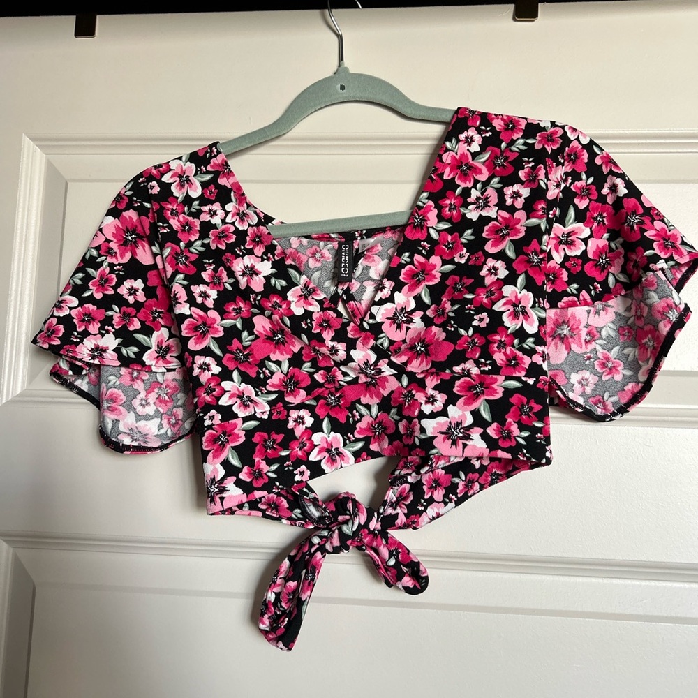 H&M Black and Pink Crop Tie Front Blouse